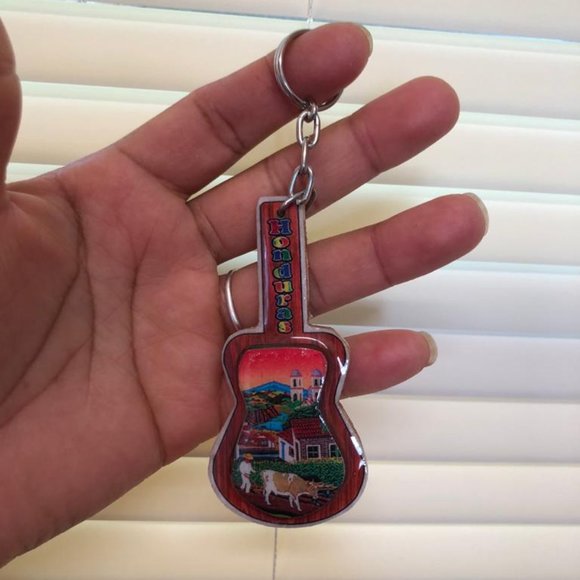 Unique Honduras Wooden Keychain with Honduran Guitar / People Design - Picture 3 of 6